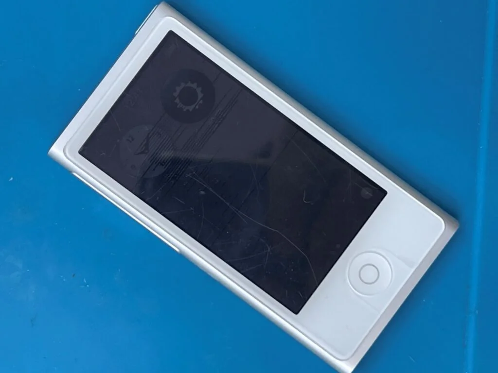 iPod touch 6 液晶修理 — 修理の様子