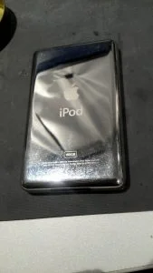 iPod nano 7 音が出ない・ スピーカー修理 — 修理の様子