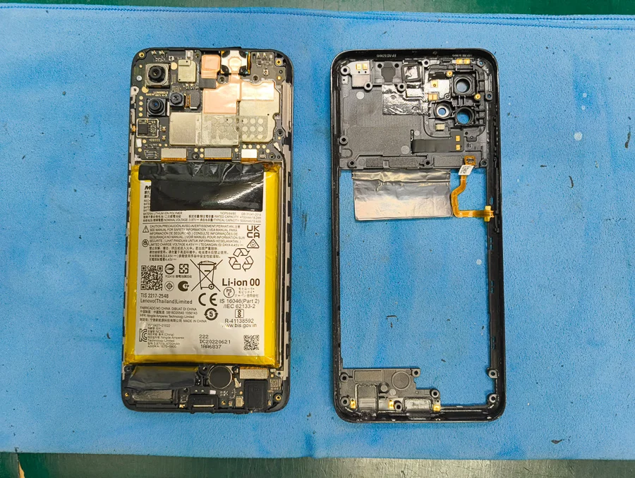 moto g10 power バッテリー交換 — 修理の様子