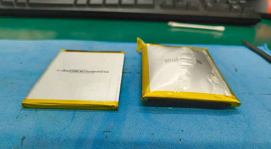 moto g5s plus バッテリー交換 — 修理の様子