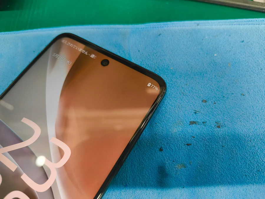 moto g32 バッテリー交換 — 修理の様子