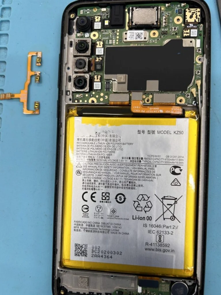 moto g5s ボタン修理 — 修理の様子