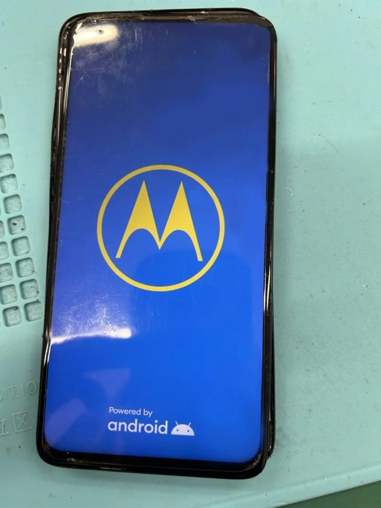 moto g32 ボタン修理 — 修理の様子