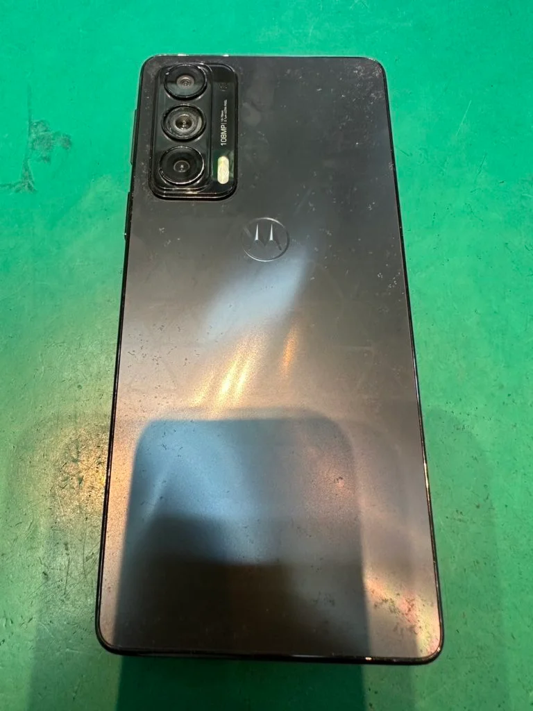 moto g8 power カメラ修理 — 修理の様子