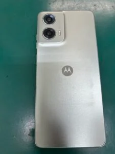 moto g53y 5G 画面割れ修理 — 修理の様子