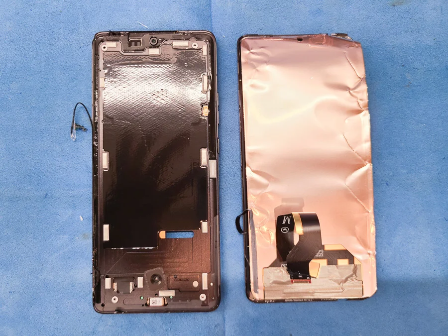 motorola edge 50 Pro 液晶修理 — 修理の様子