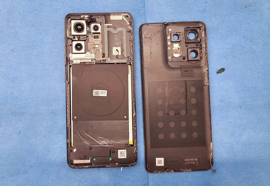 moto g9 play 画面割れ修理 — 修理の様子