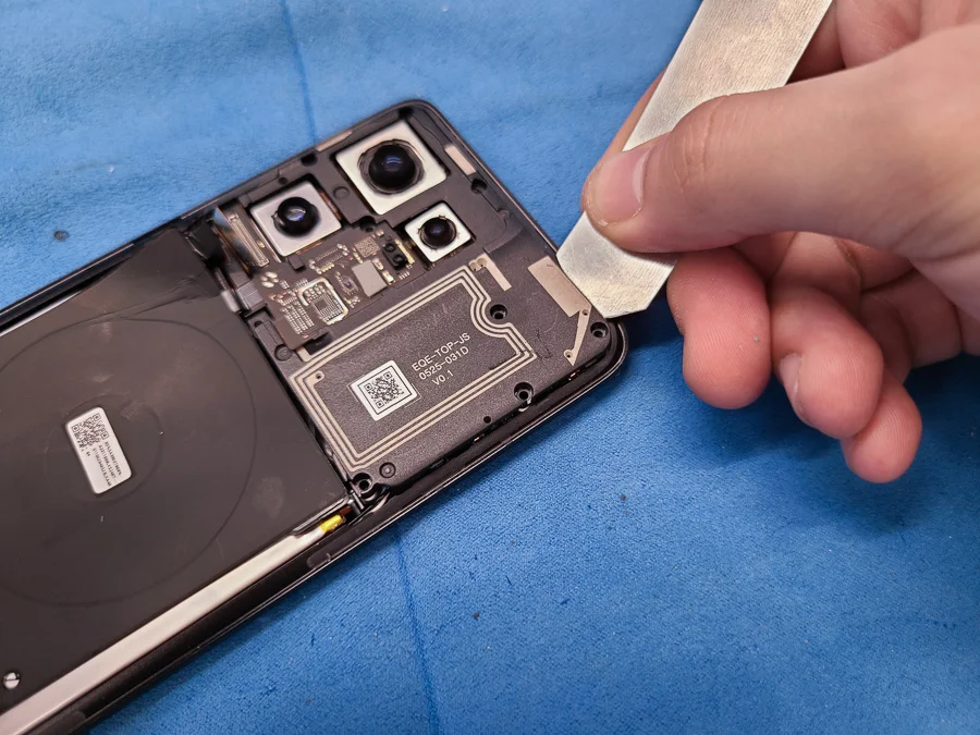 moto g8 plus 液晶修理 — 修理の様子