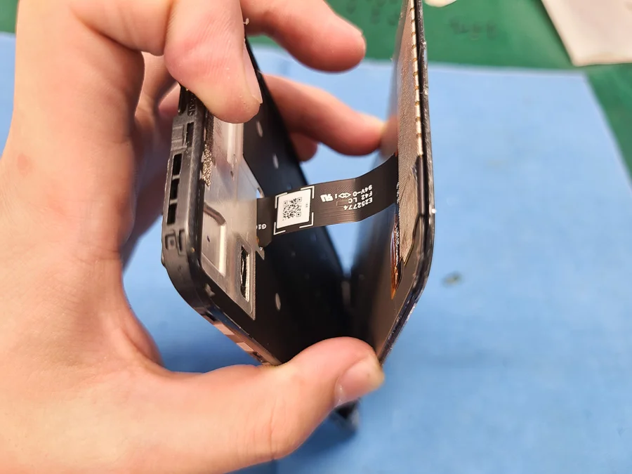 moto g52j 5G 液晶修理 — 修理の様子