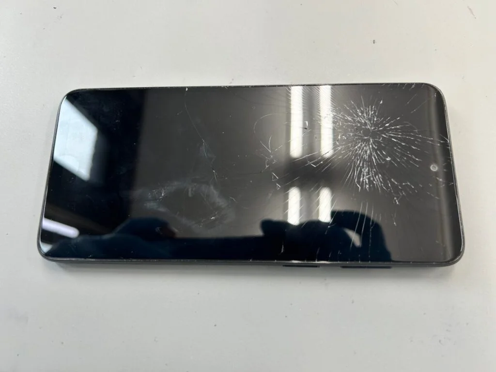 moto g10 液晶修理 — 修理の様子