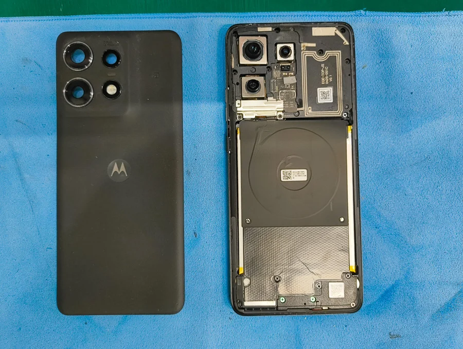 moto g PRO 液晶修理 — 修理の様子