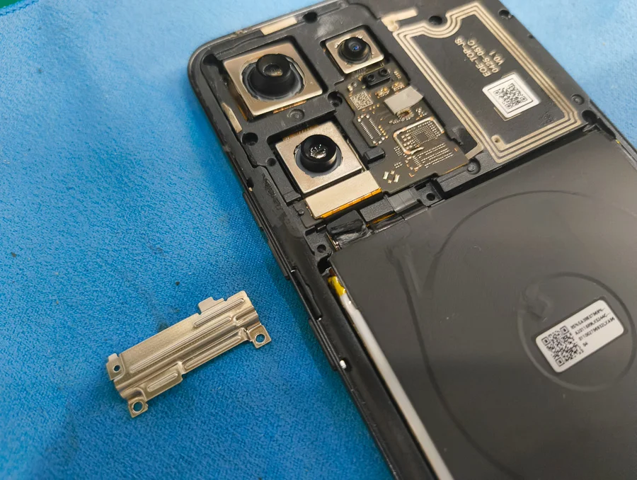 moto g6 plus 画面割れ修理 — 修理の様子