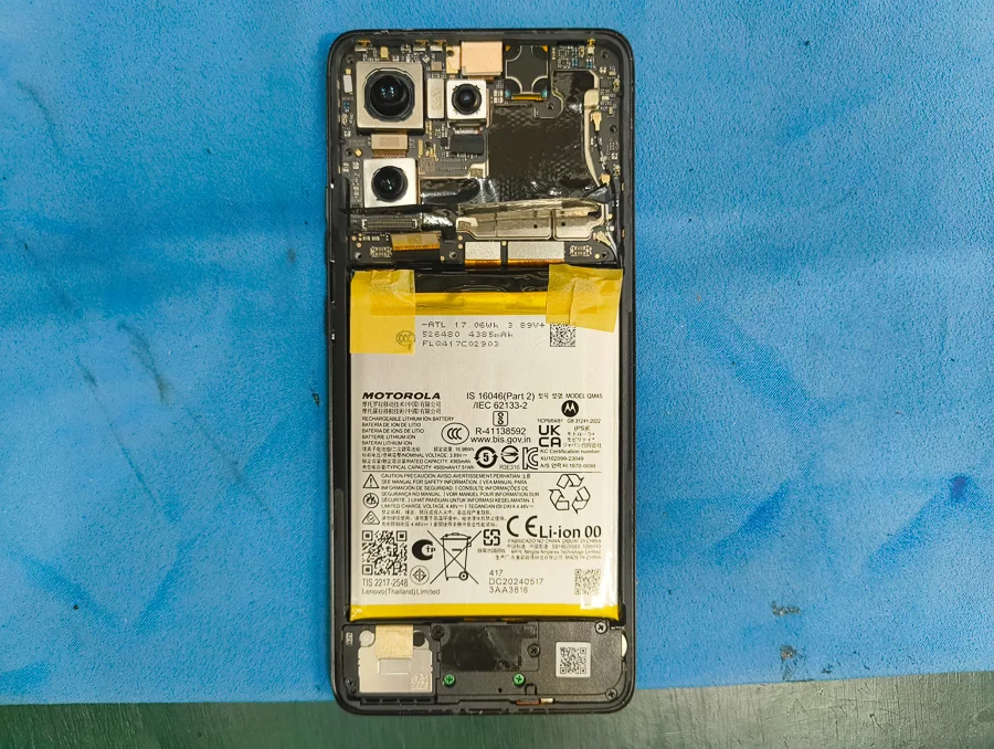 moto g24 液晶修理 — 修理の様子