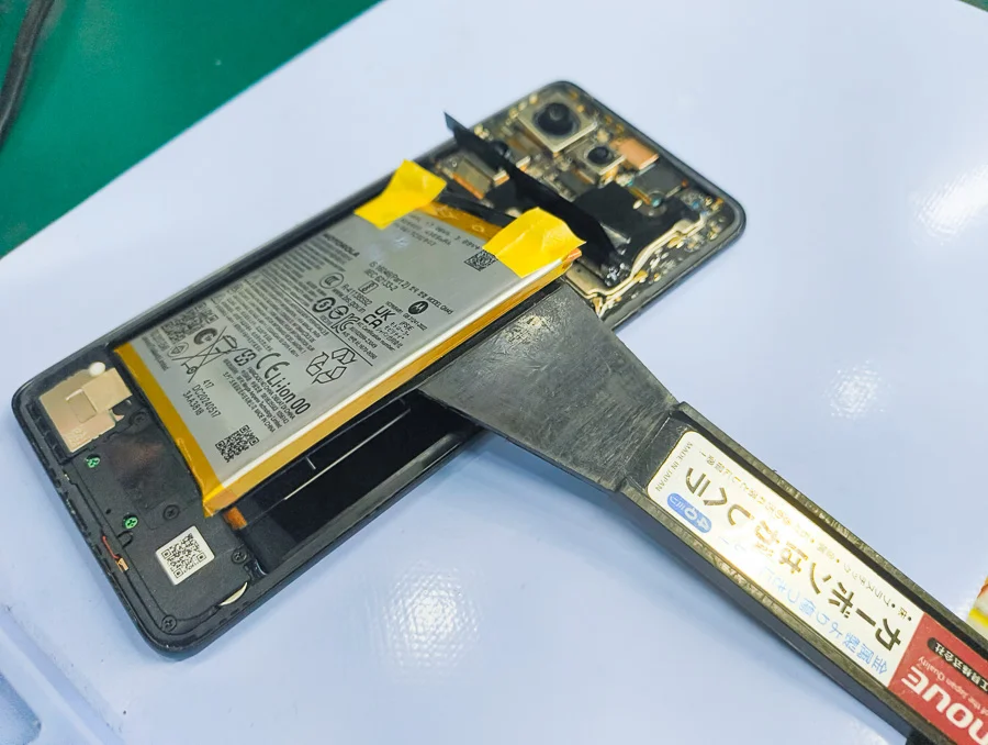 moto g9 play 液晶修理 — 修理の様子