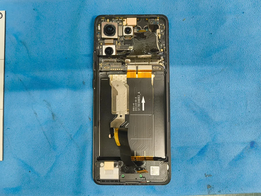 moto g8 power 液晶修理 — 修理の様子