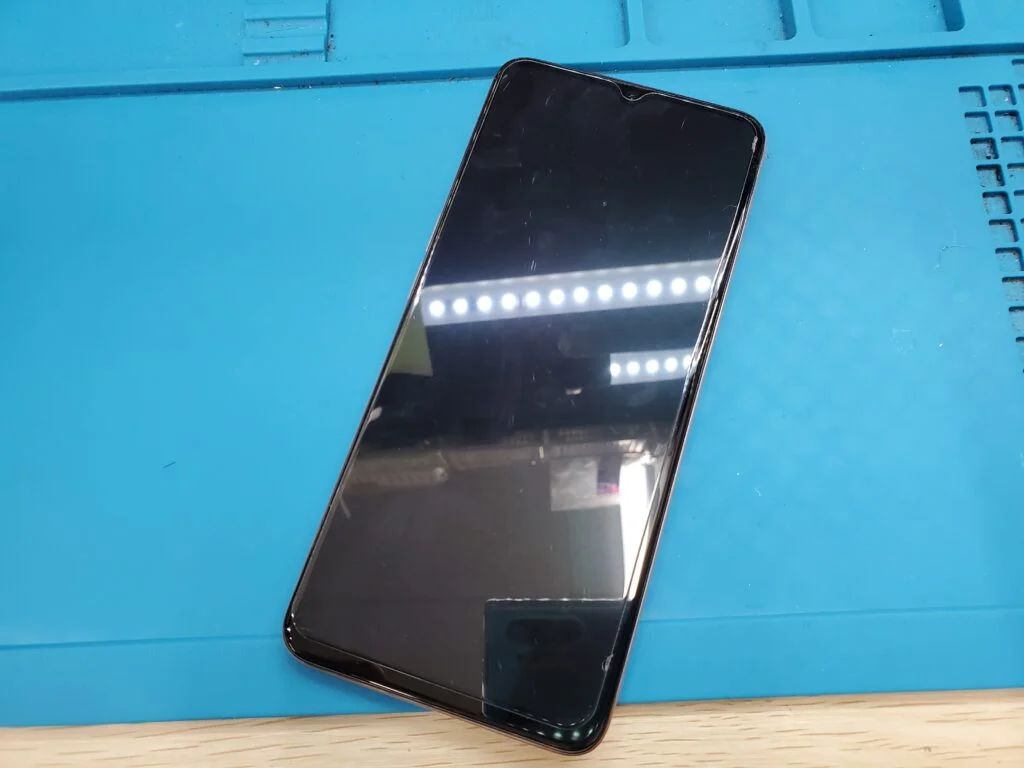 OPPO A54 5G 起動不良修理 — 修理の様子