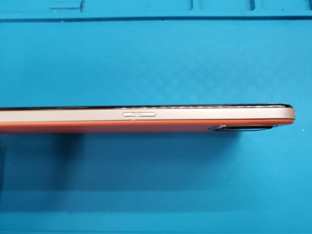 OPPO Find X 起動不良修理 — 修理の様子