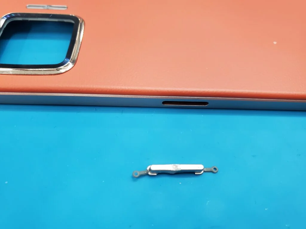 OPPO Find X3 Pro 無線 WiFi修理 — 修理の様子