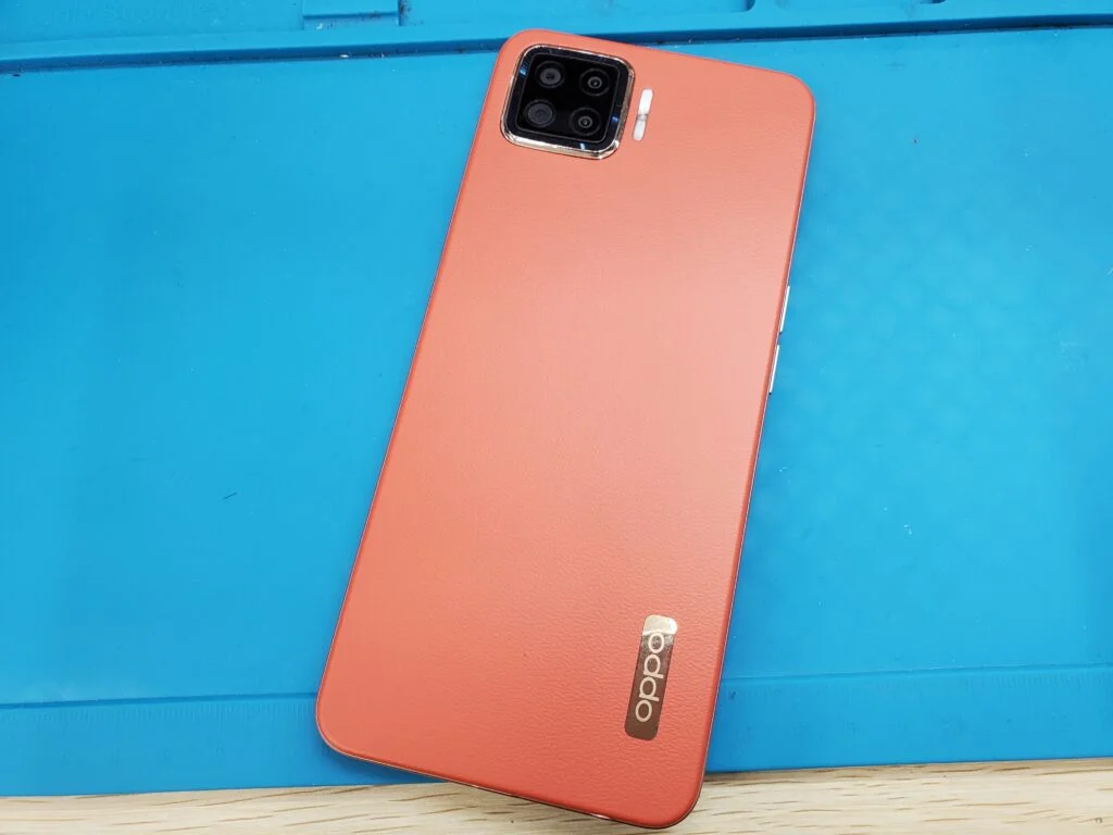 OPPO A73 通信修理 — 修理の様子