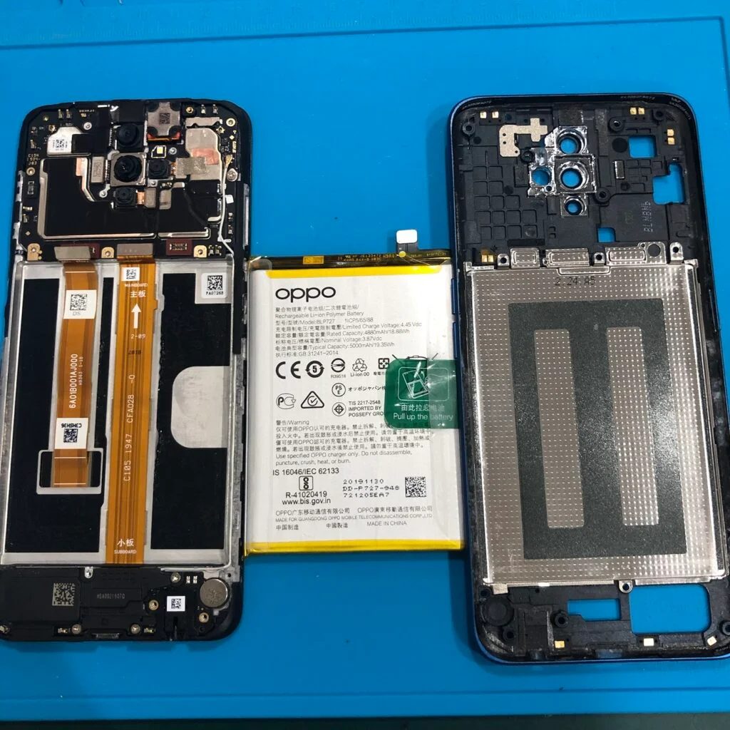 OPPO Reno10 Pro 5G バッテリー交換 — 修理の様子