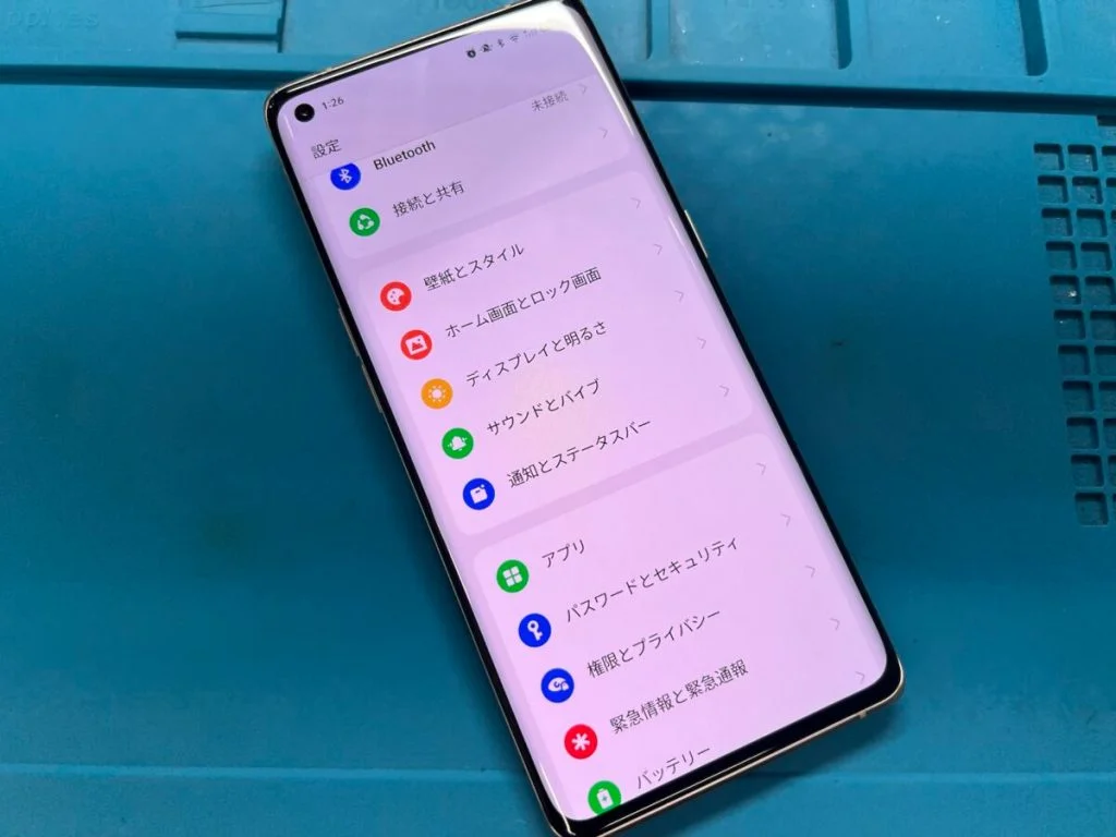 OPPO Reno7 A 液晶修理 — 修理の様子