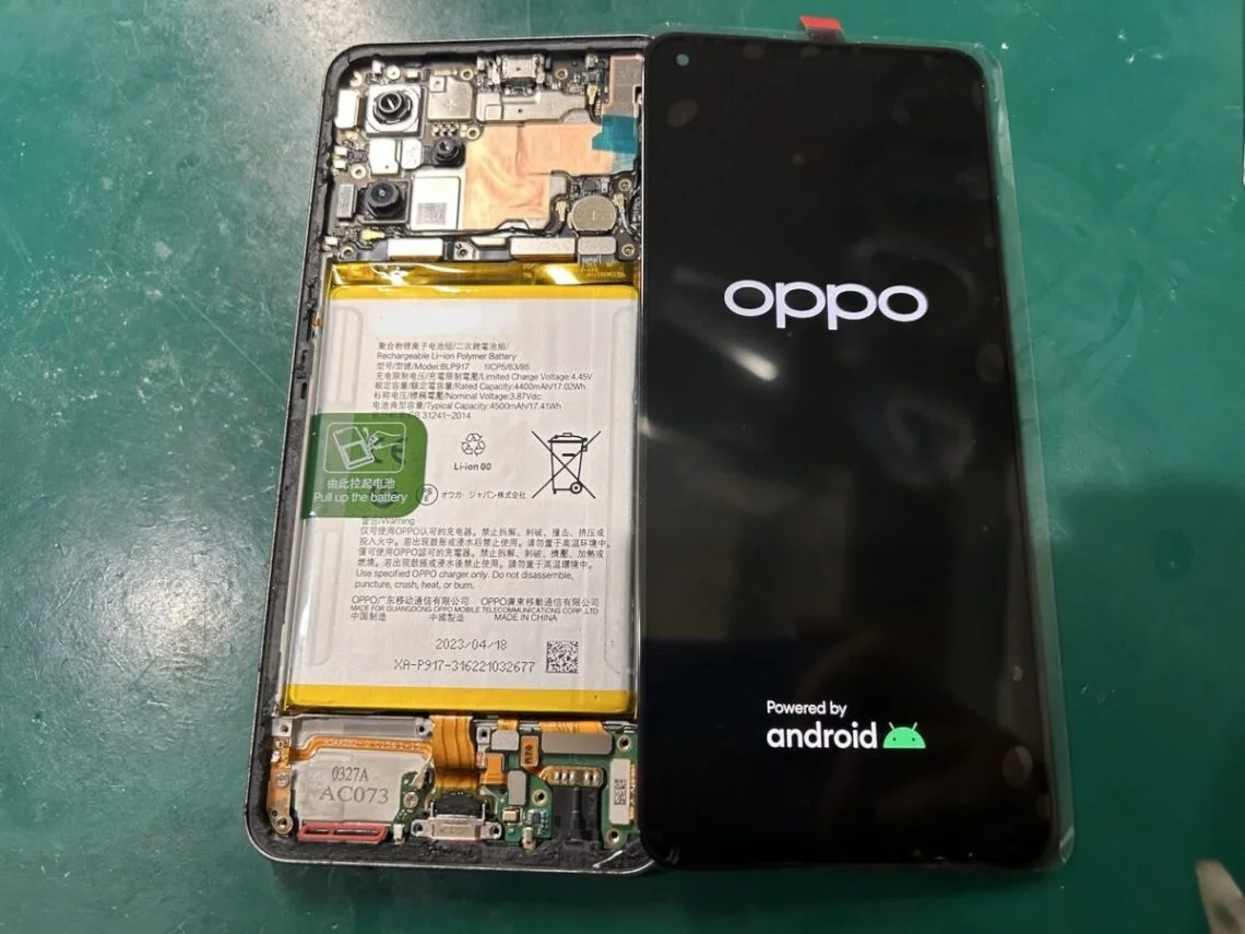 OPPO Reno3 A 液晶修理 — 修理の様子