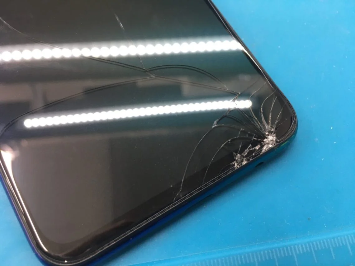 OPPO Reno5 A 液晶修理 — 修理の様子
