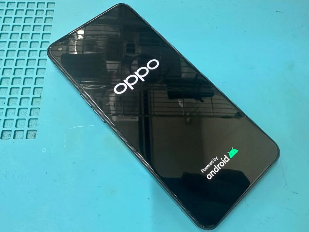 OPPO Find X 液晶修理 — 修理の様子