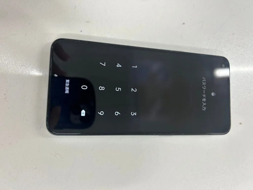 OPPO Reno3 5G 画面割れ修理 — 修理の様子