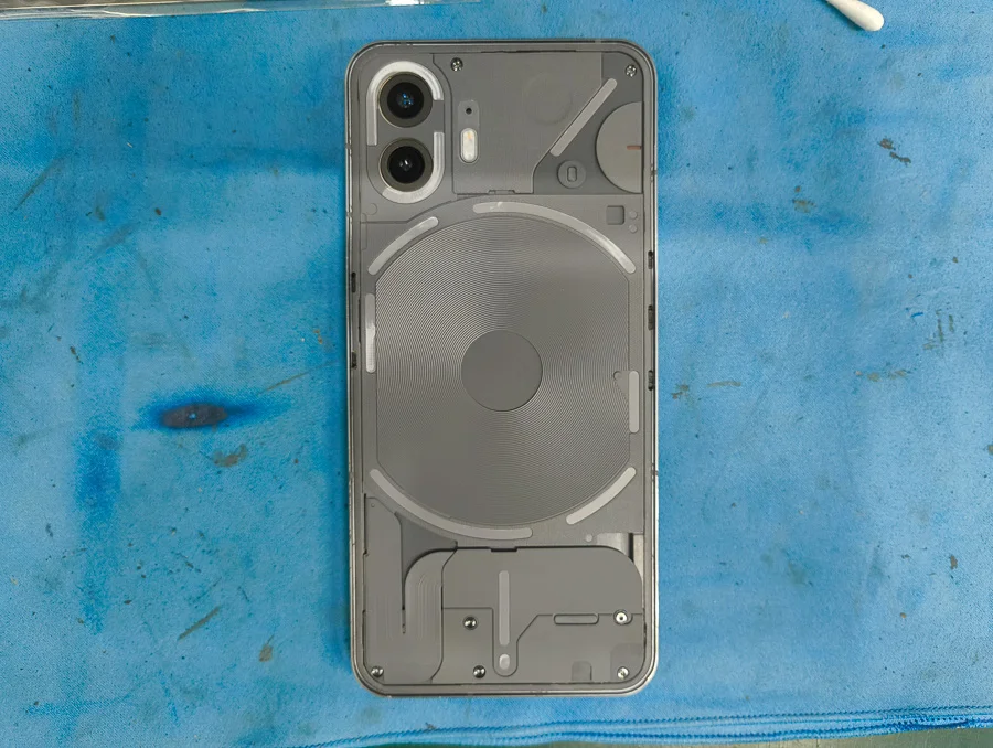 LG VELVET L-52A 背面パネル修理 — 修理の様子