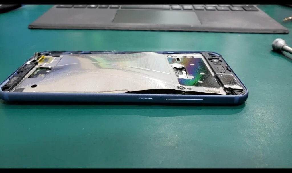 HUAWEI Mate 9 バッテリー交換 — 修理の様子