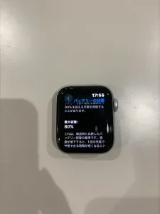 Apple Watch SE GPS & Cellular 40mm バッテリー交換 — 修理の様子