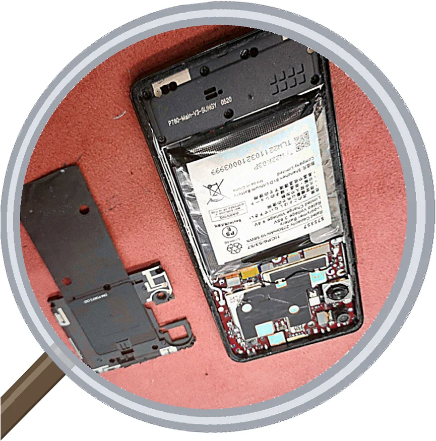 Rakuten Hand 5G 膨張バッテリー交換修理 — 修理の様子