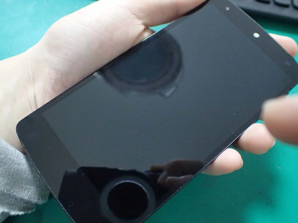 ZTE Libero 5G IV データ復旧 — 修理の様子