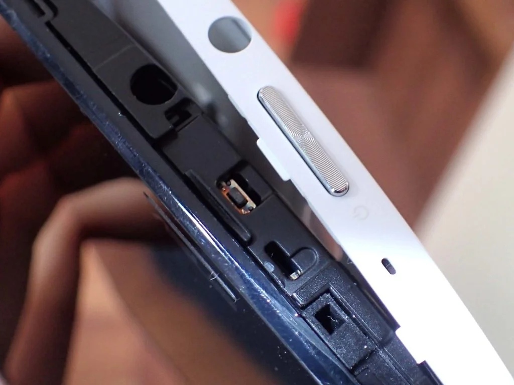 ZTE Libero S10 マザーボード修理・IC 基板修理 — 修理の様子