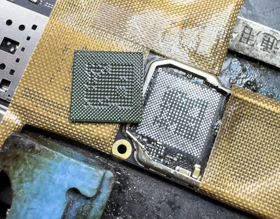 ZTE Libero 3 通信修理 — 修理の様子