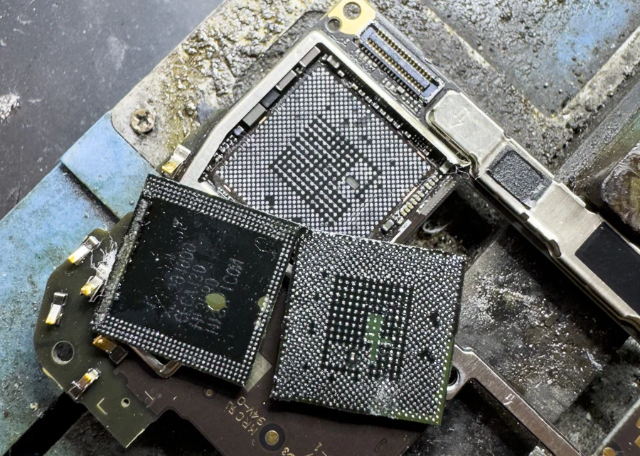 ZTE Libero 5G IV システム修復 — 修理の様子