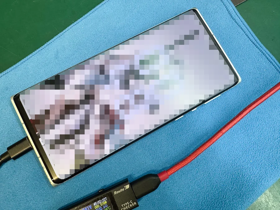 LG style L-03K WiFi修理 — 修理の様子