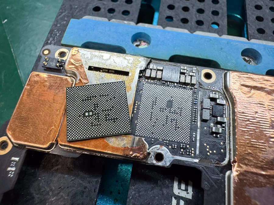 ZTE Libero 5G II システム修復 — 修理の様子