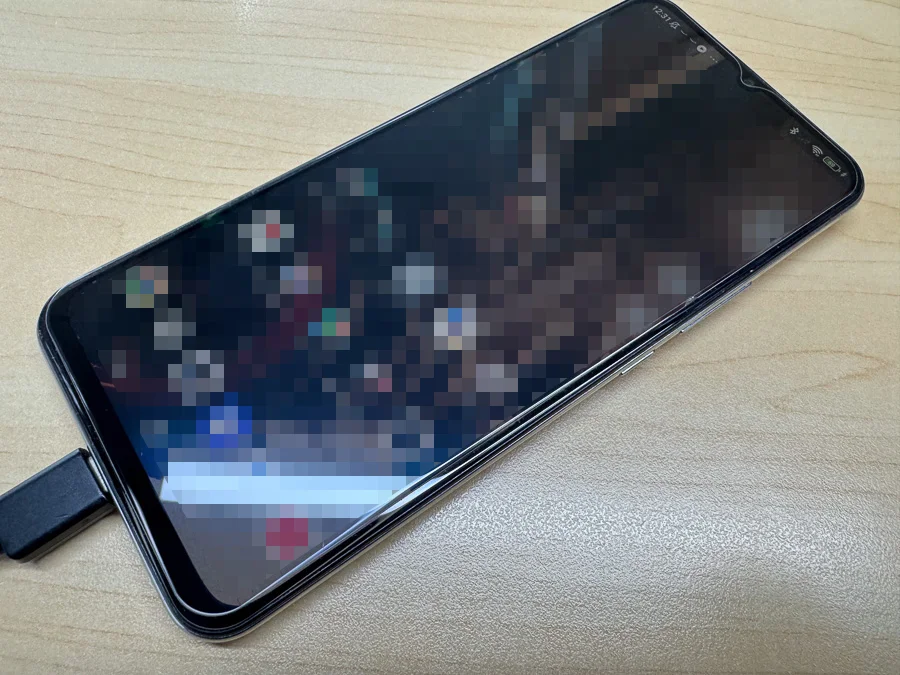 LG V60 ThinQ 5G マザーボード修理・IC 基板修理 — 修理の様子