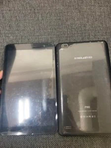 LG V30+ 充電口修理 — 修理の様子