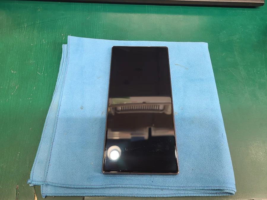 ZTE Libero S10 充電口修理 — 修理の様子