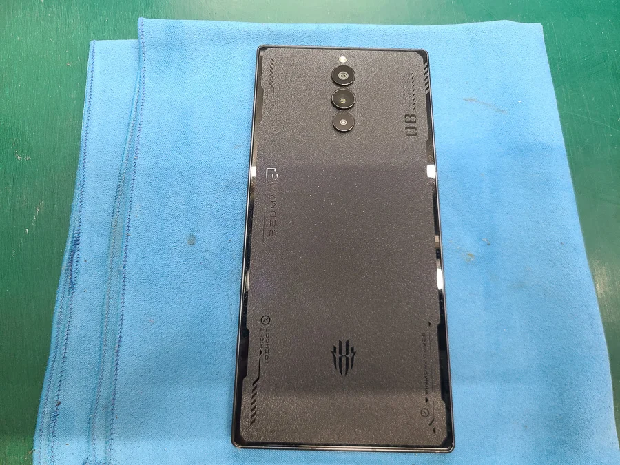 ZTE Libero 5G 充電口修理 — 修理の様子