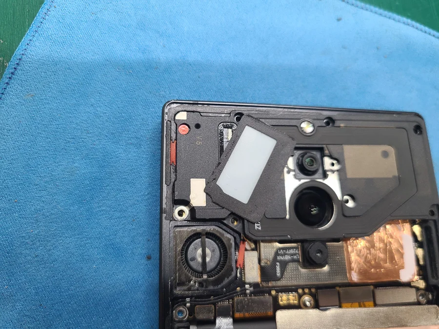 LG K50 充電口修理 — 修理の様子