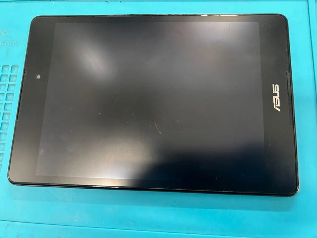 ZenFone 5 A500KL バッテリー交換 — 修理の様子