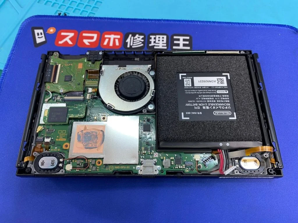 Nintendo Switch 有機ELモデル 基板修理 — 修理の様子