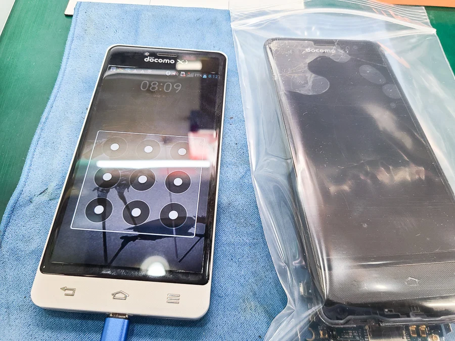 ZTE Libero 2 画面割れ修理 — 修理の様子