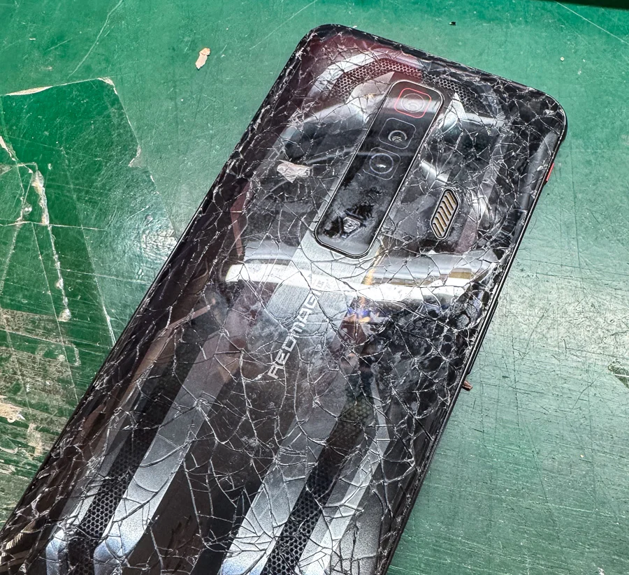 LG Q Stylus 液晶修理 — 修理の様子