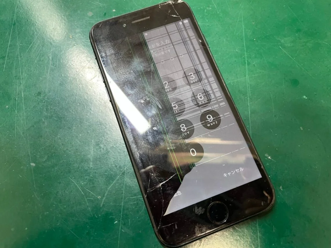 iPhone 13 Pro Max 液晶修理 — 修理の様子