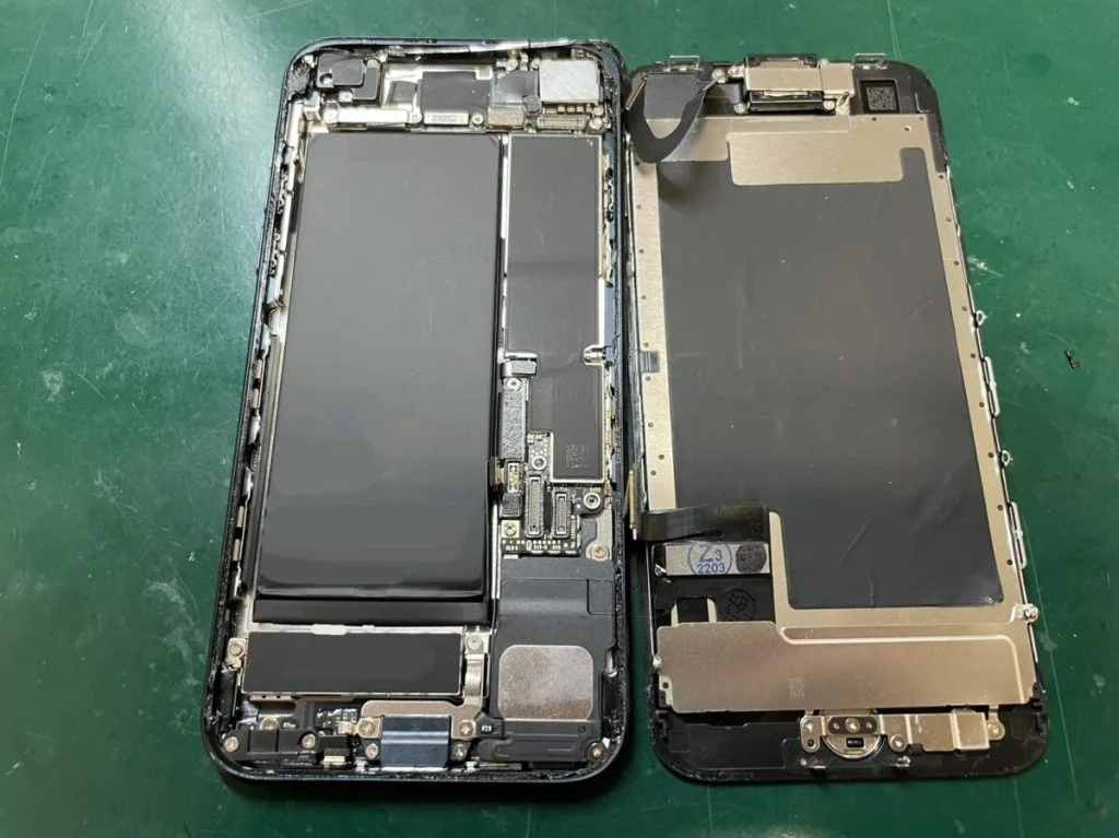 iPhone 13 Pro 液晶修理 — 修理の様子